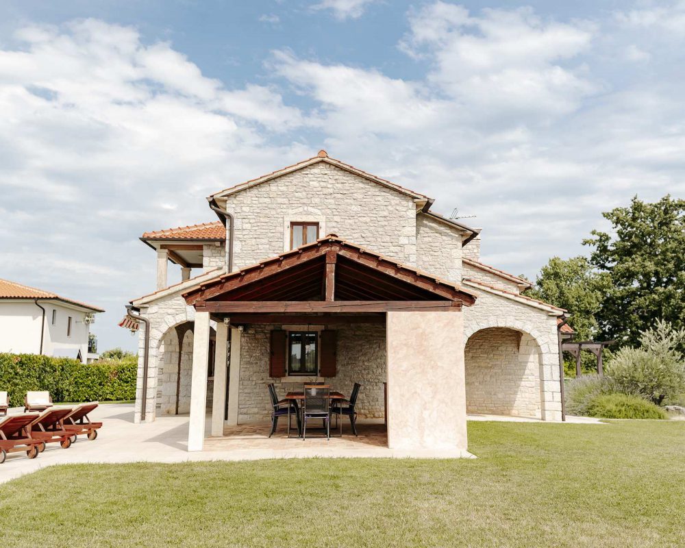 Villa Begonia in Istrien: rustikale Außenküche